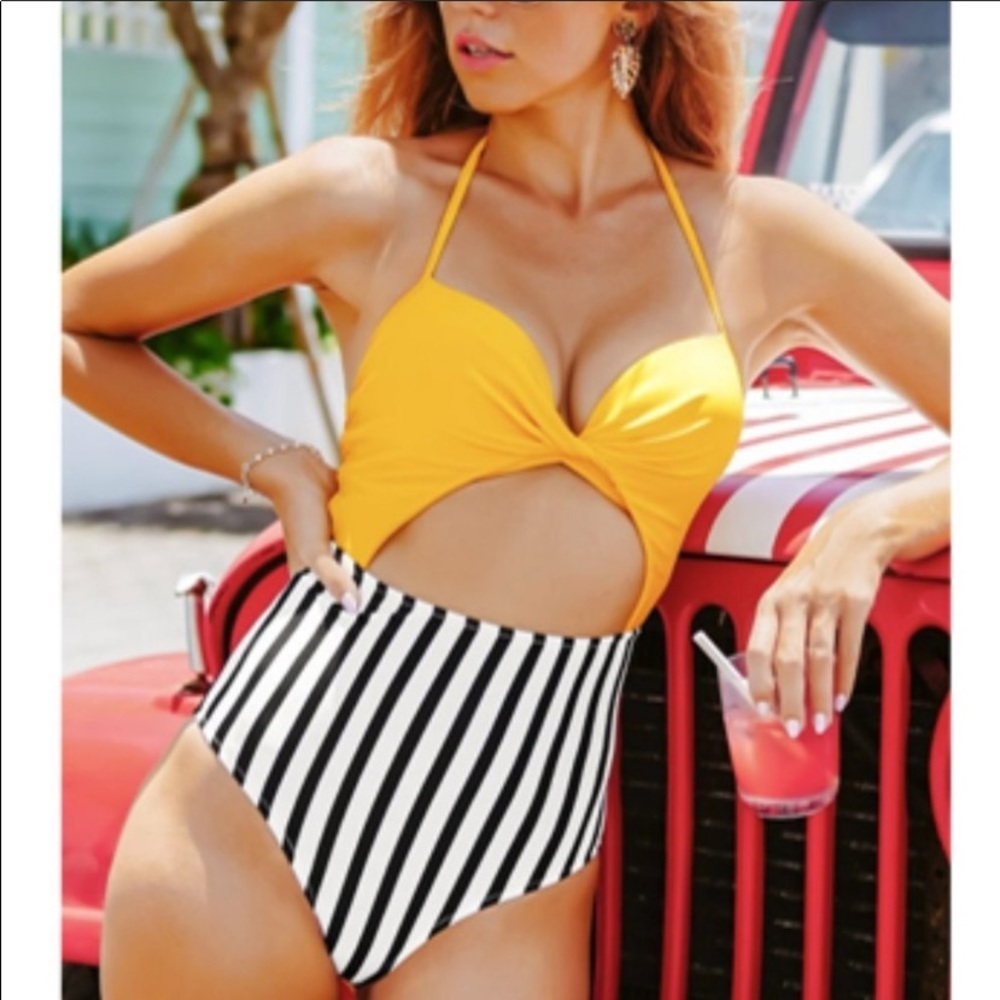 - NWT cupshe high rise bathing suit